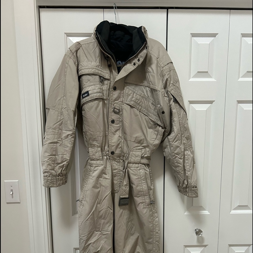 Lightly used vintage men or women’s jumpsuit ski
